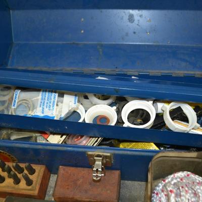 LOT 658. TOOLS, TOOL BOX AND SHOP GEAR