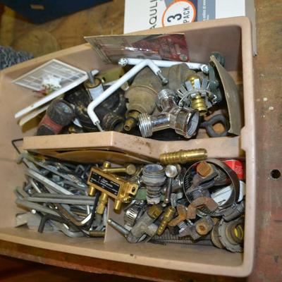 LOT 658. TOOLS, TOOL BOX AND SHOP GEAR