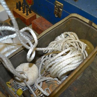 LOT 658. TOOLS, TOOL BOX AND SHOP GEAR