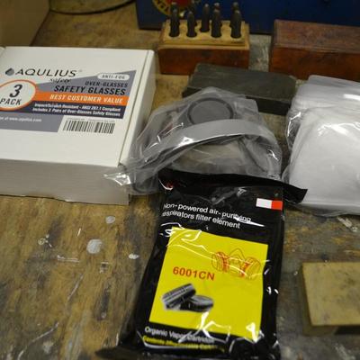 LOT 658. TOOLS, TOOL BOX AND SHOP GEAR