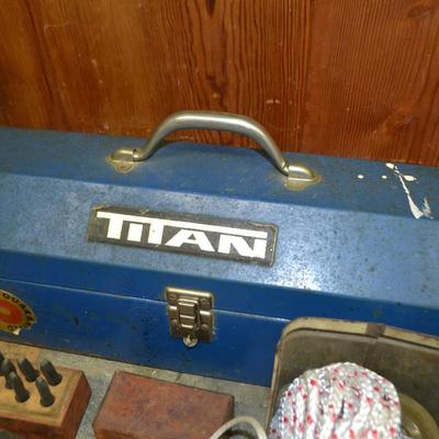 LOT 658. TOOLS, TOOL BOX AND SHOP GEAR