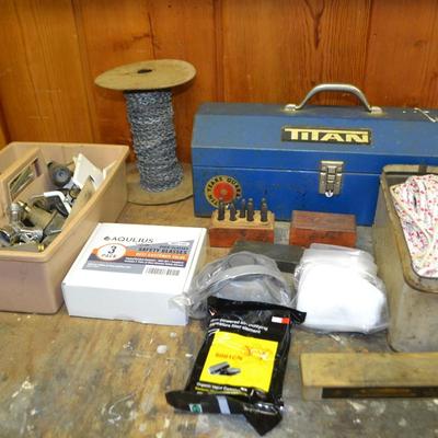 LOT 658. TOOLS, TOOL BOX AND SHOP GEAR