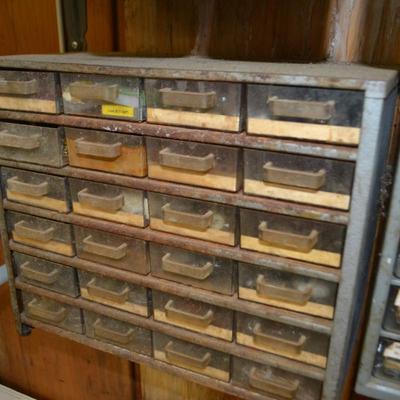 LOT 659. HARDWARE AND HARDWARE ORGANIZERS