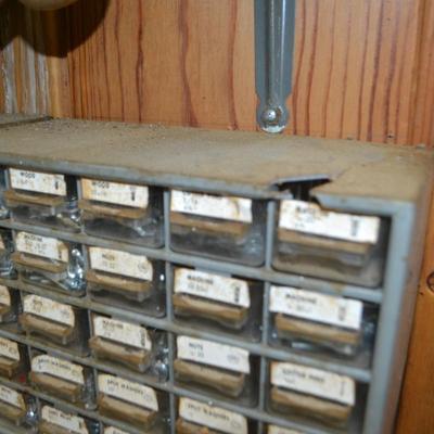 LOT 659. HARDWARE AND HARDWARE ORGANIZERS