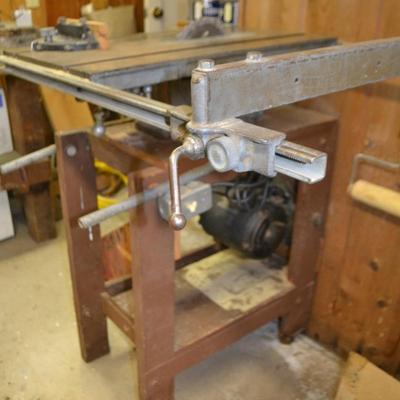 LOT 660 VINTAGE DELTA ROCKWELL TABLE SAW