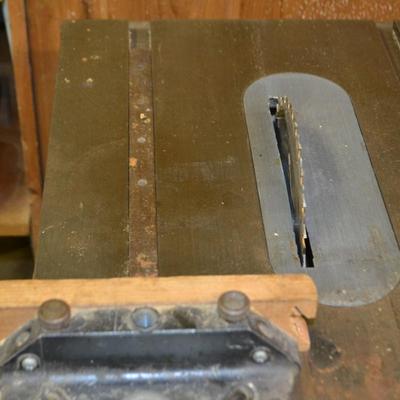 LOT 660 VINTAGE DELTA ROCKWELL TABLE SAW