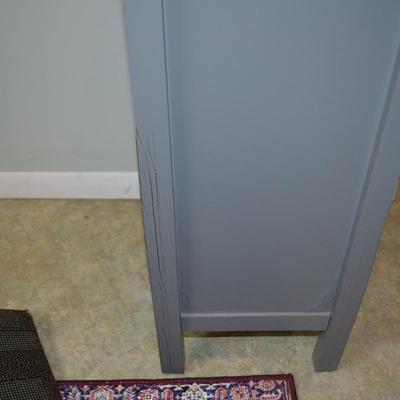 LOT 662:   CABINET AND FLOOR MAT (LOOK A LIKE SILK RUG)