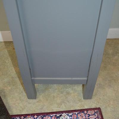 LOT 662:   CABINET AND FLOOR MAT (LOOK A LIKE SILK RUG)