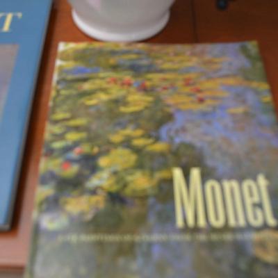 LOT 670. HOME DECOR AND TWO MONET BOOKS