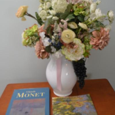 LOT 670. HOME DECOR AND TWO MONET BOOKS