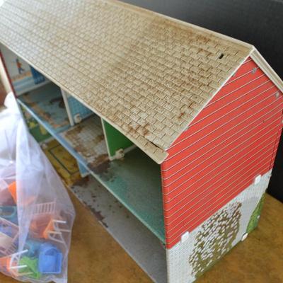 LOT 671 VINTAGE DOLL HOUSE WITH FURNITURE