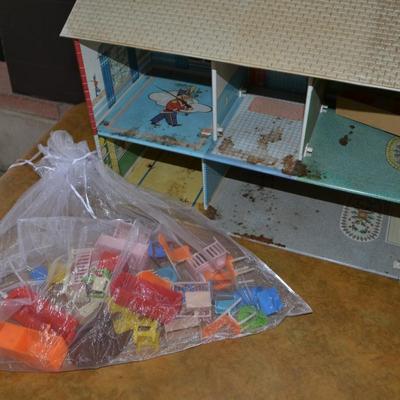 LOT 671 VINTAGE DOLL HOUSE WITH FURNITURE