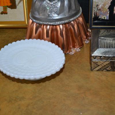 LOT 673. HOME DECOR