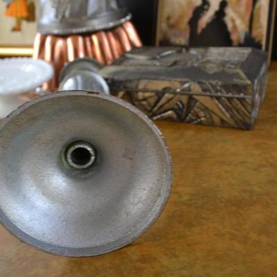 LOT 673. HOME DECOR