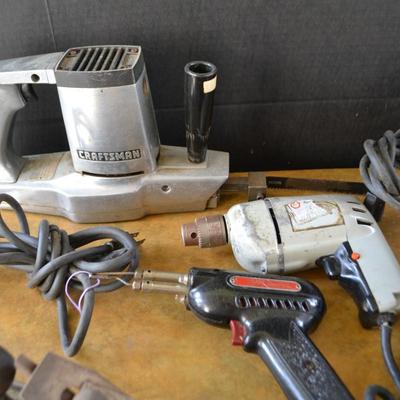LOT 677. VINTAGE HAND POWER TOOLS AND PLANE