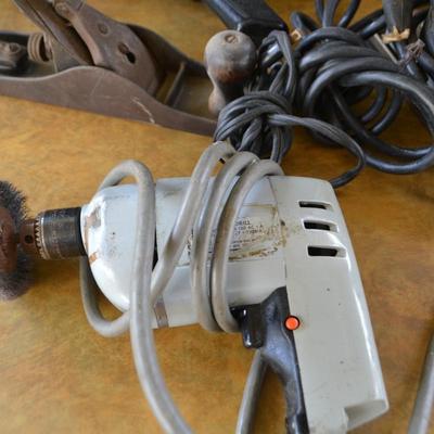 LOT 677. VINTAGE HAND POWER TOOLS AND PLANE