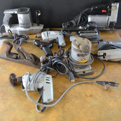 LOT 677. VINTAGE HAND POWER TOOLS AND PLANE