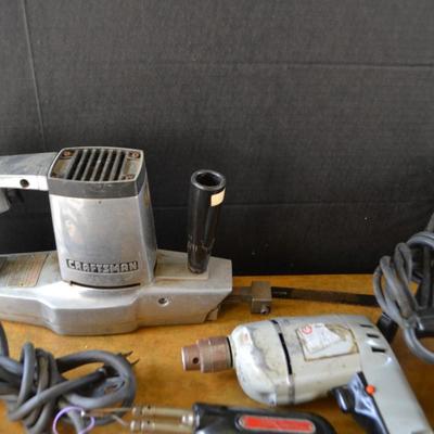 LOT 677. VINTAGE HAND POWER TOOLS AND PLANE