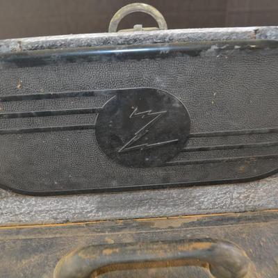 LOT 678. THREE VINTAGE RADIOS (PARTS ONLY OR REPAIR)