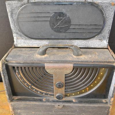 LOT 678. THREE VINTAGE RADIOS (PARTS ONLY OR REPAIR)