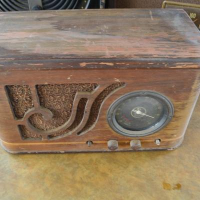 LOT 678. THREE VINTAGE RADIOS (PARTS ONLY OR REPAIR)
