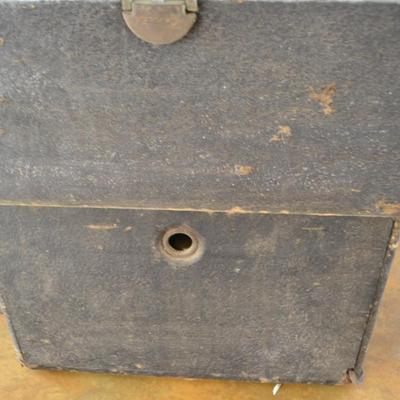 LOT 678. THREE VINTAGE RADIOS (PARTS ONLY OR REPAIR)