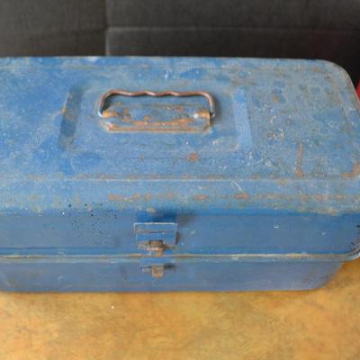LOT 679. TOOLS, BATTERIES AND TOOL BOX