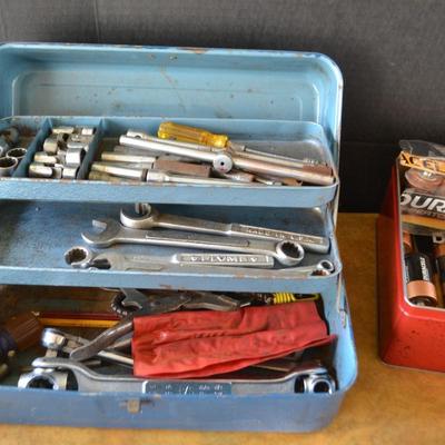 LOT 679. TOOLS, BATTERIES AND TOOL BOX