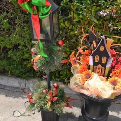 LOT 681. CHRISTMAS LAMP DECOR AND HALLOWEEN DECORATION