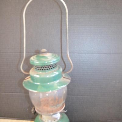 LOT 688. VINTAGE COLEMAN LANTERN