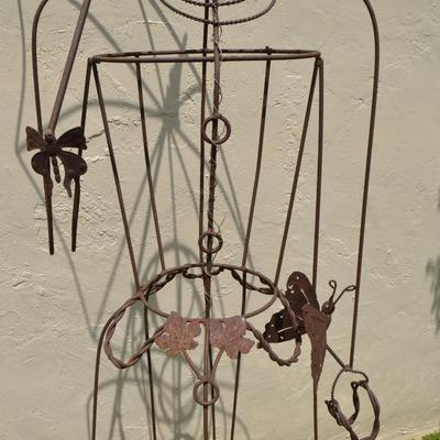 LOT 690. WIRE WOMAN YARD ART WOMAN WITH UMBRELLA