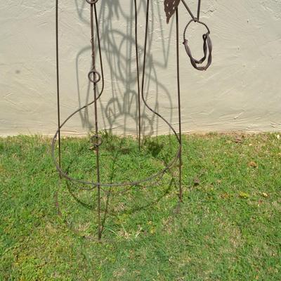 LOT 690. WIRE WOMAN YARD ART WOMAN WITH UMBRELLA