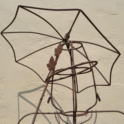LOT 690. WIRE WOMAN YARD ART WOMAN WITH UMBRELLA