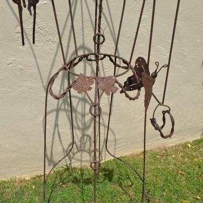 LOT 690. WIRE WOMAN YARD ART WOMAN WITH UMBRELLA