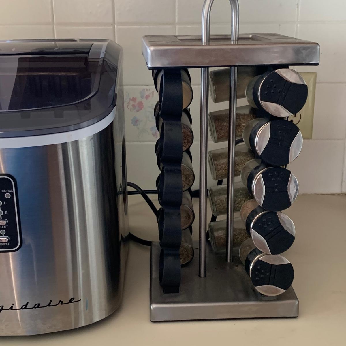 LOT 66 Frigidaire Ice Maker EFIC103AMZSC & Spinning Spice Holder