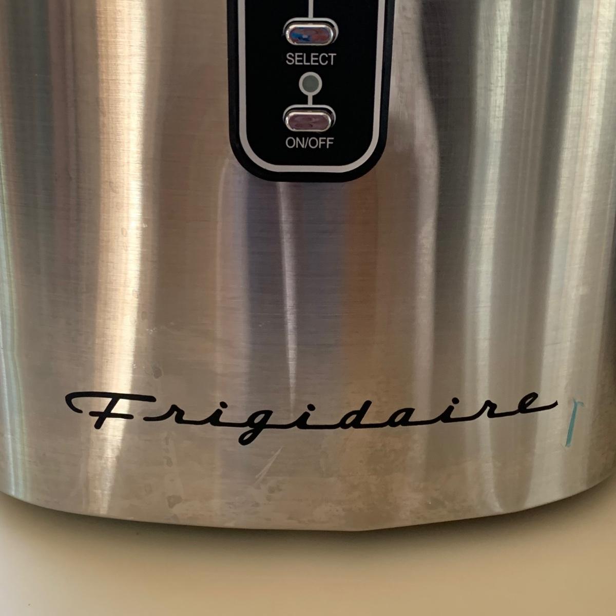 LOT 66 Frigidaire Ice Maker EFIC103AMZSC & Spinning Spice Holder