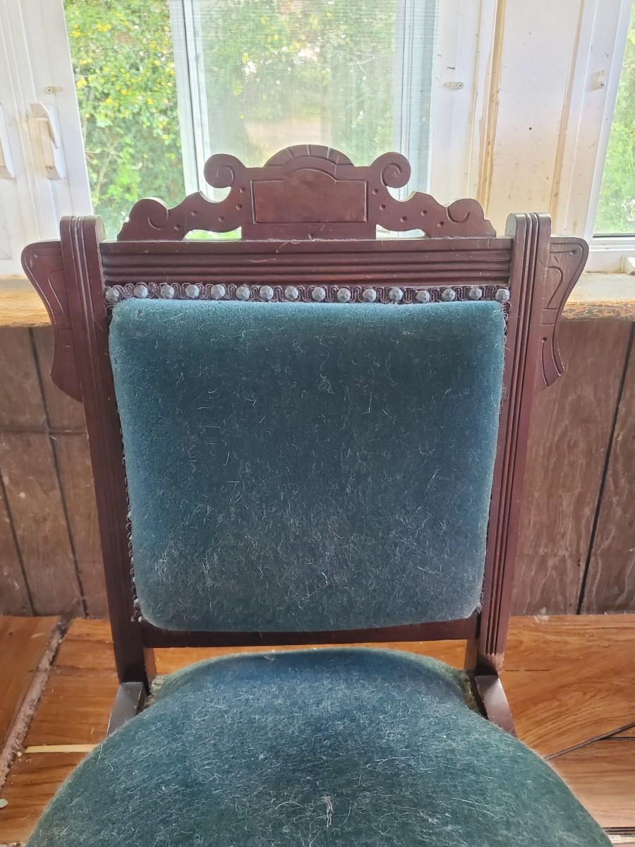 LOT 37: Vintage Accent Chair | EstateSales.org