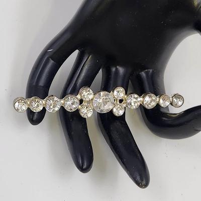 VINTAGE SILVERTONED RHINESTONE BROOCH