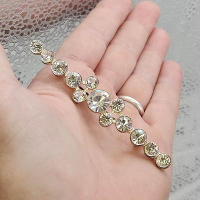 VINTAGE SILVERTONED RHINESTONE BROOCH