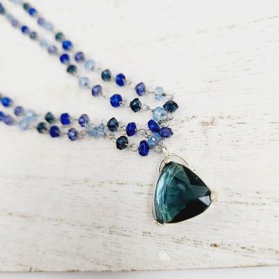 BEAUTIFUL GLASS CUT BEADED NECKLACE