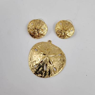 VINTAGE GOLD TONED SAND DOLLAR EARRINGS & PENDANT