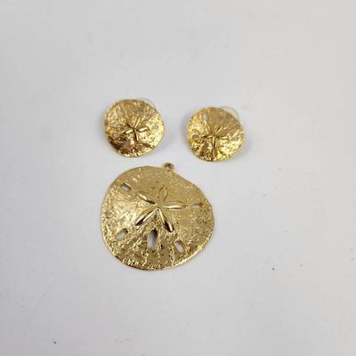 VINTAGE GOLD TONED SAND DOLLAR EARRINGS & PENDANT