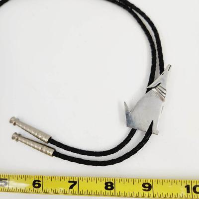EGE 89 PEWTER HOWLING WOLF LEATHER BOLO TIE