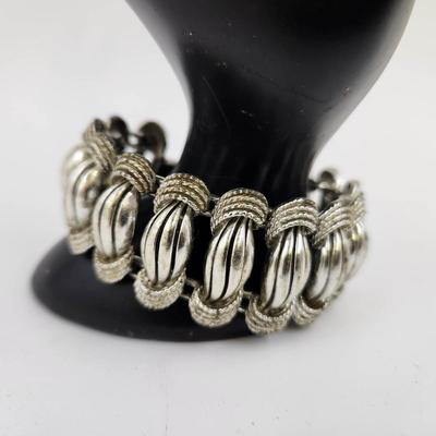 VINTAGE CORA SILVERTONED LINK BRACELET