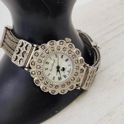 GLORIA VANDERBILT WOMANS MARCASITE QUARTZ STAINLESS STEEL WRISTWATCH