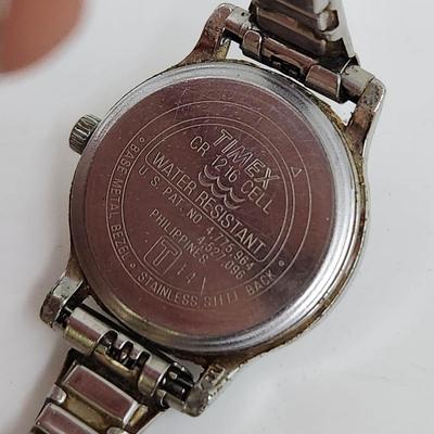 VINTAGE WOMANS TIMEX INDIGLO STRETCH WATCH