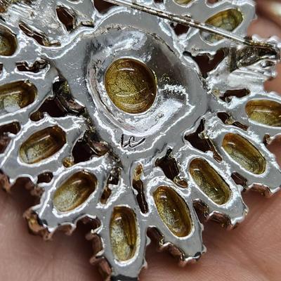VINTAGE LIZ CLAIBORNE SIGNED YELLOW & SILVER TONED BROOCH