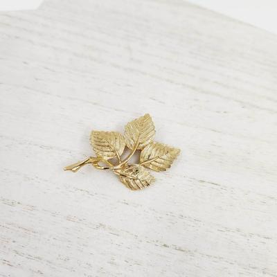 VINTAGE DFA GOLD TONED LEAF BROOCH