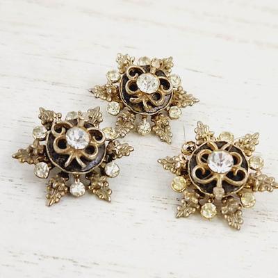 VINTAGE GOLD TONED STAR PINS