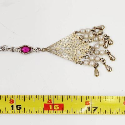 BEAUTIFUL VINTAGE SARAH COVENTRY GOLD TONED NECKLACE W/ GLASS CUT PINK STONE
